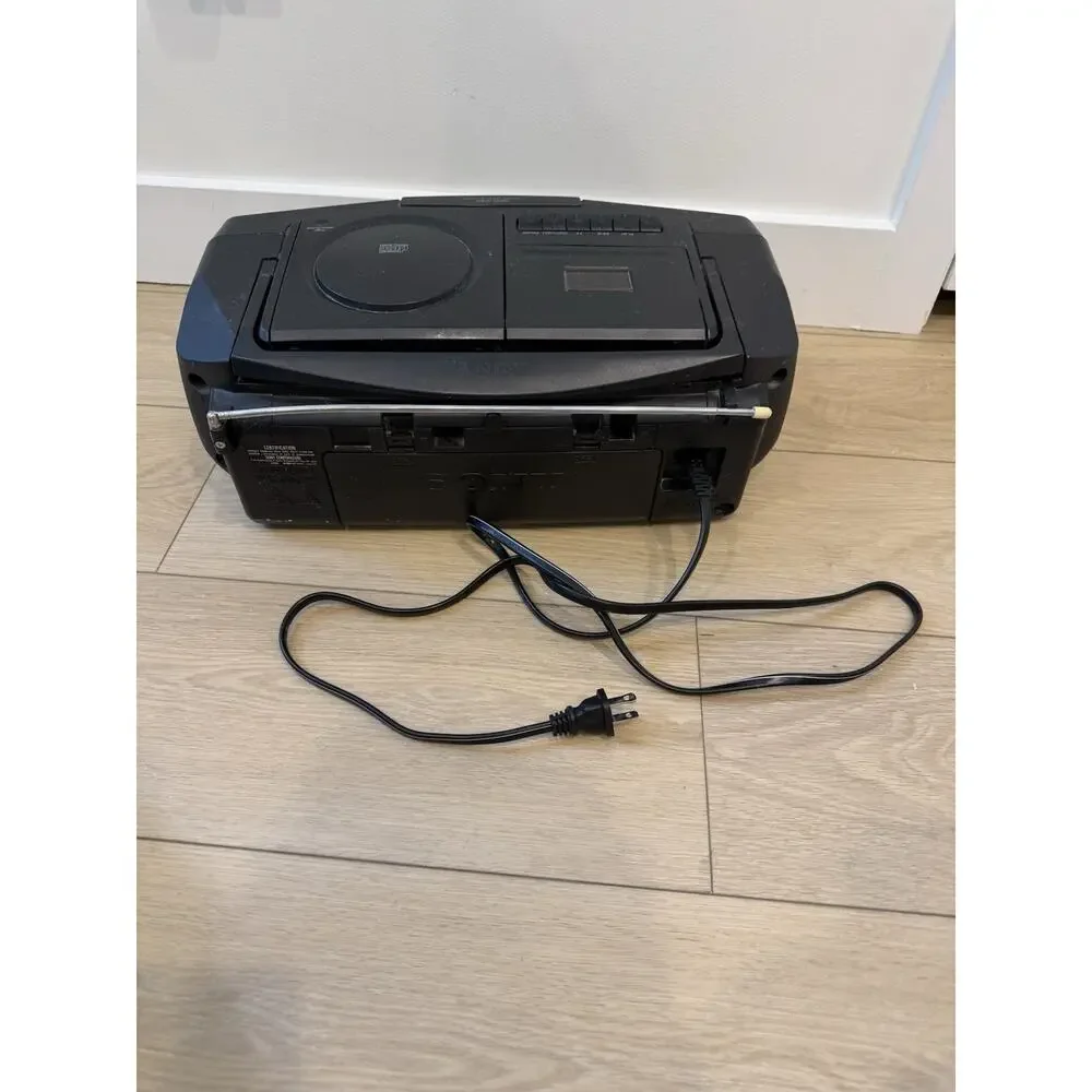 Sony CFD-V30 Cassette CD Player Radio Mega Bass. WORKS